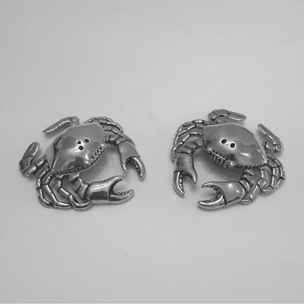 Beach Crab's silver metal salt and pepper shakers